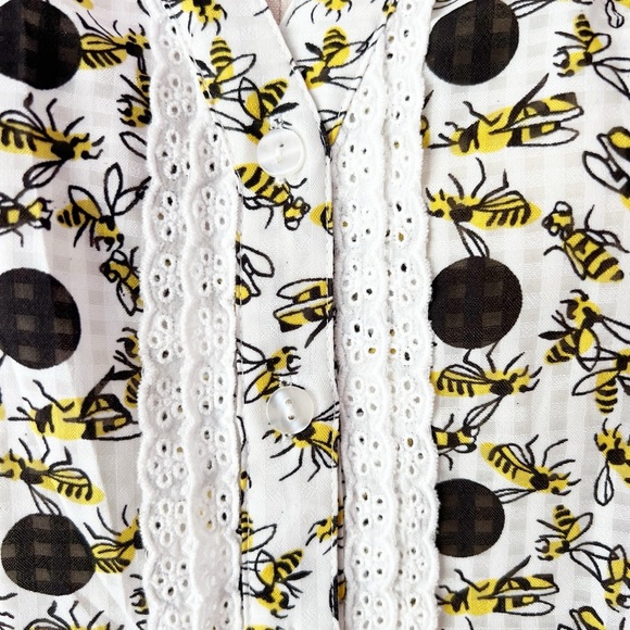 Modcloth White and Yellow Bee Print Blouse Sleeveless Novelty - Picture 3 of 8